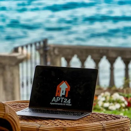Apt24 - Lakefront With Park Villa