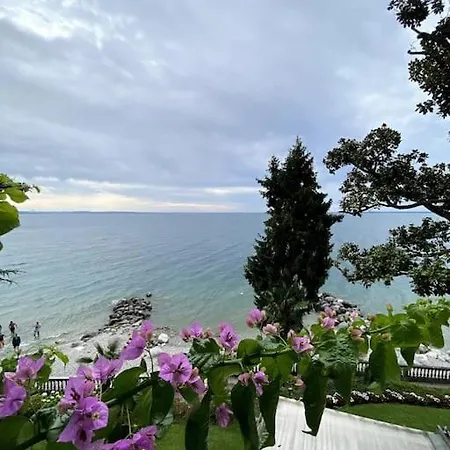 Villa Apt24 - Lakefront With Park Montinelle